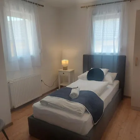 Csilla Apartment *